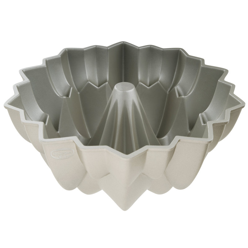 Dr. Oetker Fluted Cake Pan