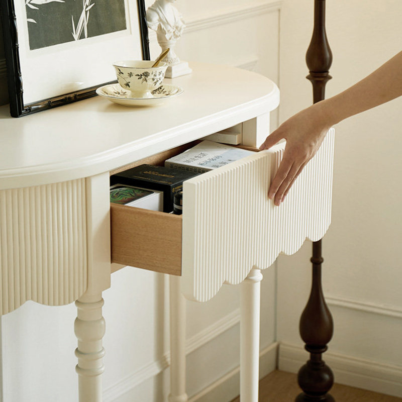 Console élégante de style français crème