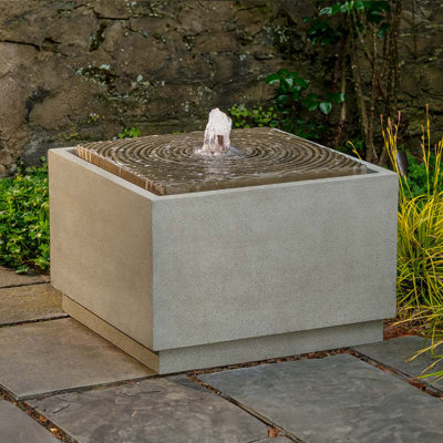 Onda Fountain, Square