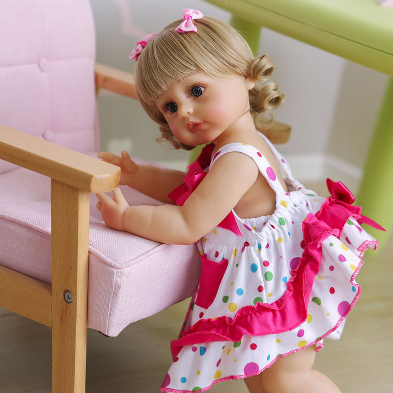 Poupée fille nouveau-né