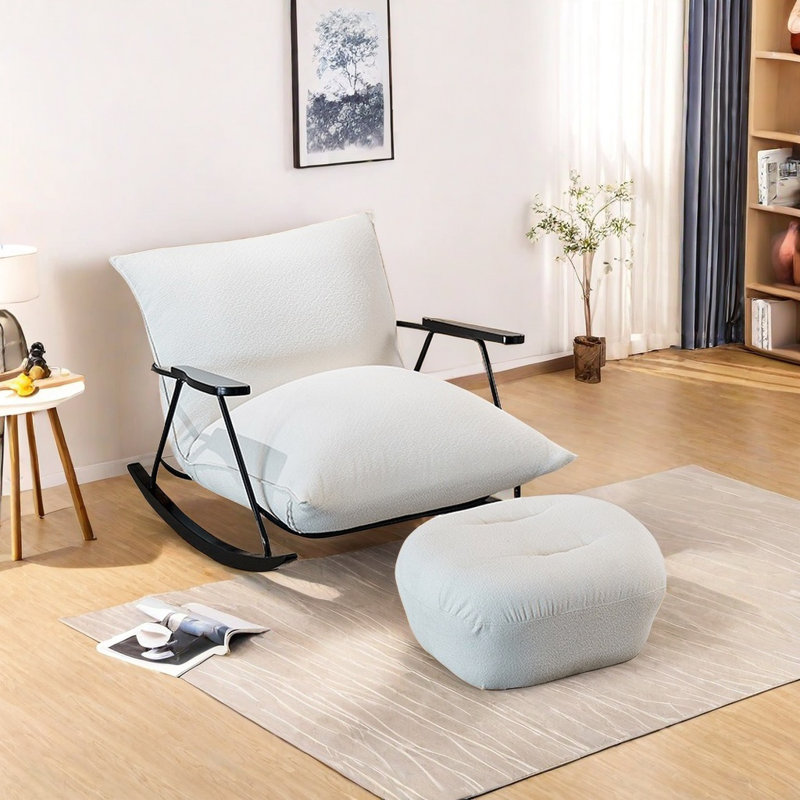 Chaise avec accoudoirs en bois et repose-pieds