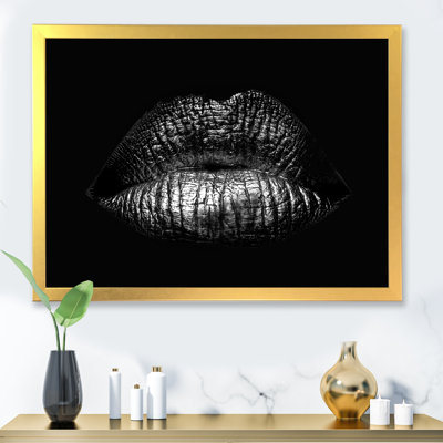 " Sexy Golden Metallized Female Lips I "