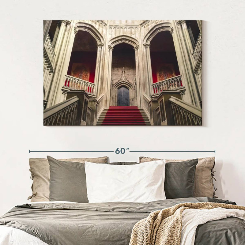 Grand escalier Old Castle, H 34 po x l 51 po