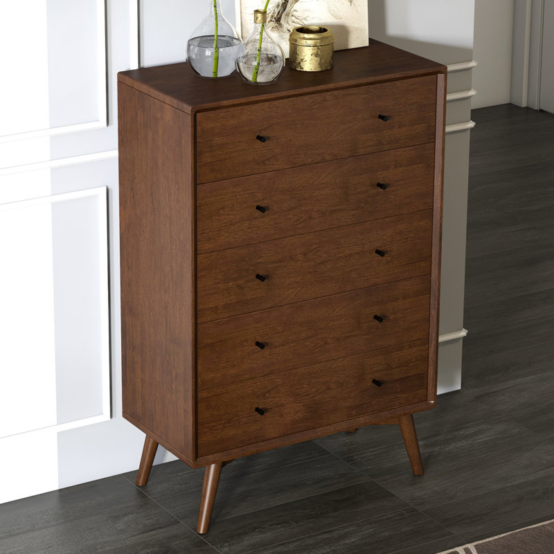 Commode en bois massif à 5 tiroirs l 31,5 po Davondre, Noyer