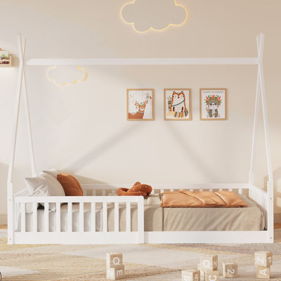 Lit simple en bois avec clôture, blanc