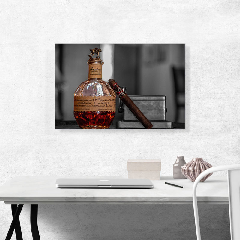 Bourbon Whiskey and Cigar in Bar - Reproduction de photo sur toile tendue, H 18 po x l 26 po x P 1,5 po