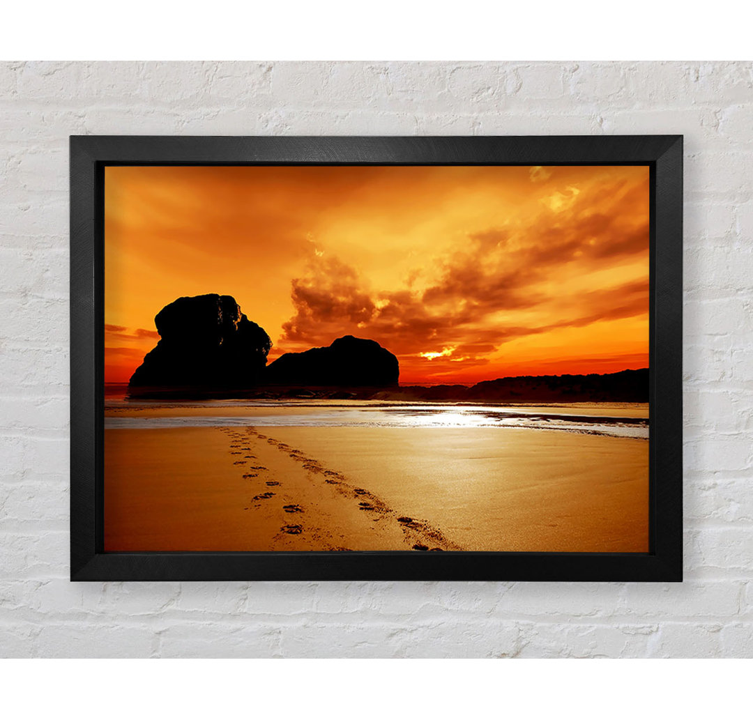 Gerahmtes Wandbild Footprints In The Orange Ocean Sand