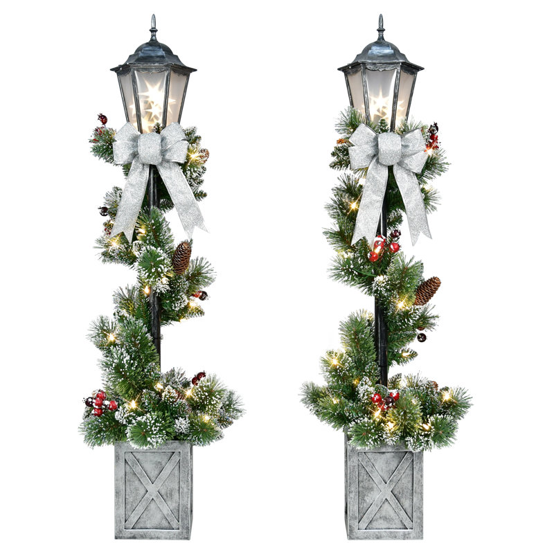 4' Set Of 2 Pre-Lit Artificial Lamp Posts With Decorative Pot