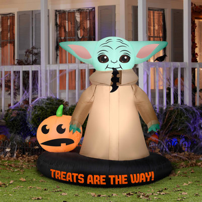 Grogu avec gonflable Jack-O-Lantern