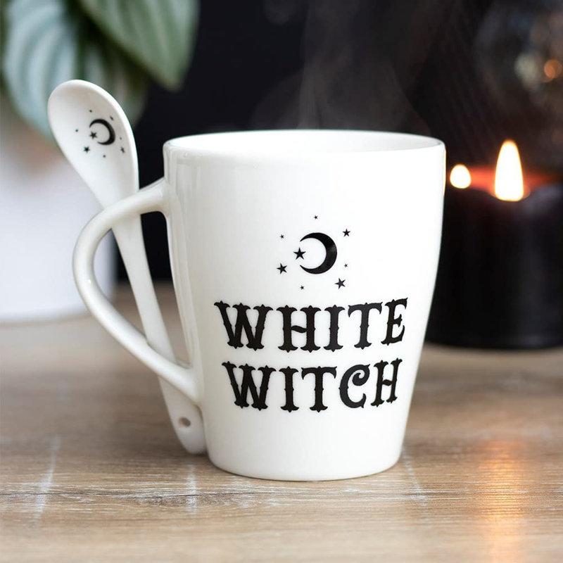 Ensemble de grandes tasses et cuillères en porcelaine Latitude Run® Wicca