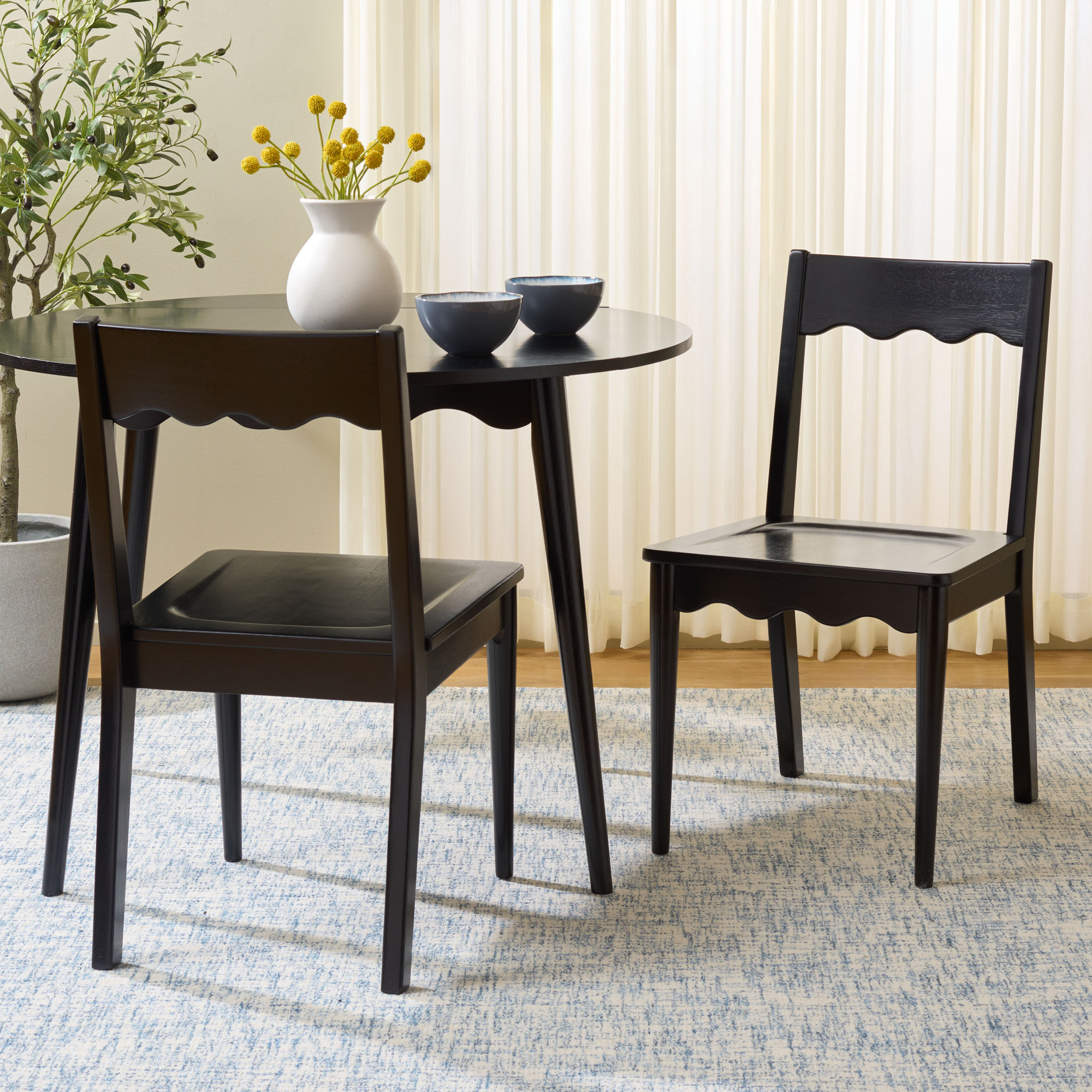 Rosetty Scallop Dining Chairs, Black