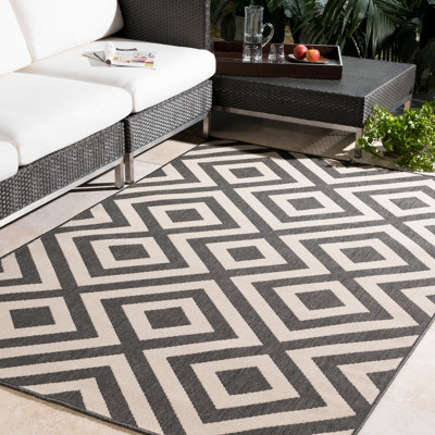 Awena Indoor/Outdoor Geometric Area Rug