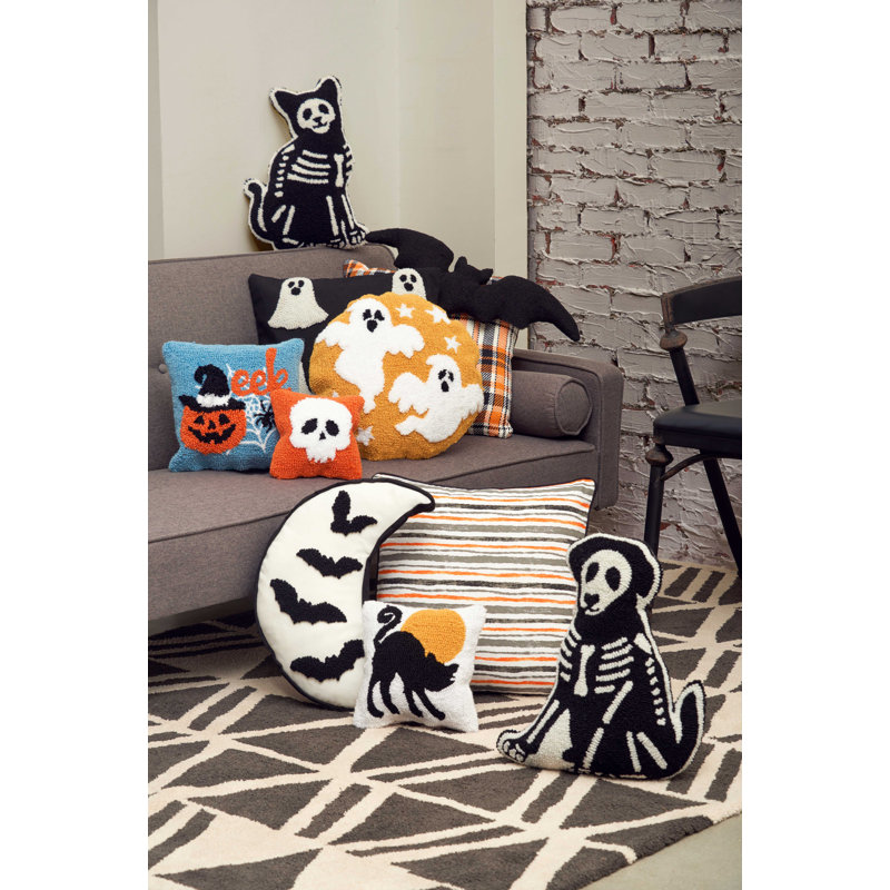 Mini Ghost Halloween Hooked Throw Pillow