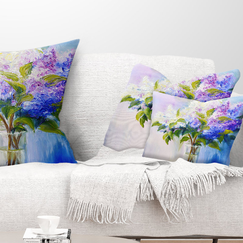Lilas bleus et blancs dans un vase - coussin à imprimé floral, 12 po x 20 po, Coussin lombaire