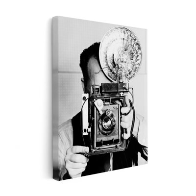 Photographe avec appareil photo rétro