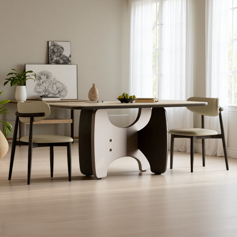 Table de salle à manger simple et légère