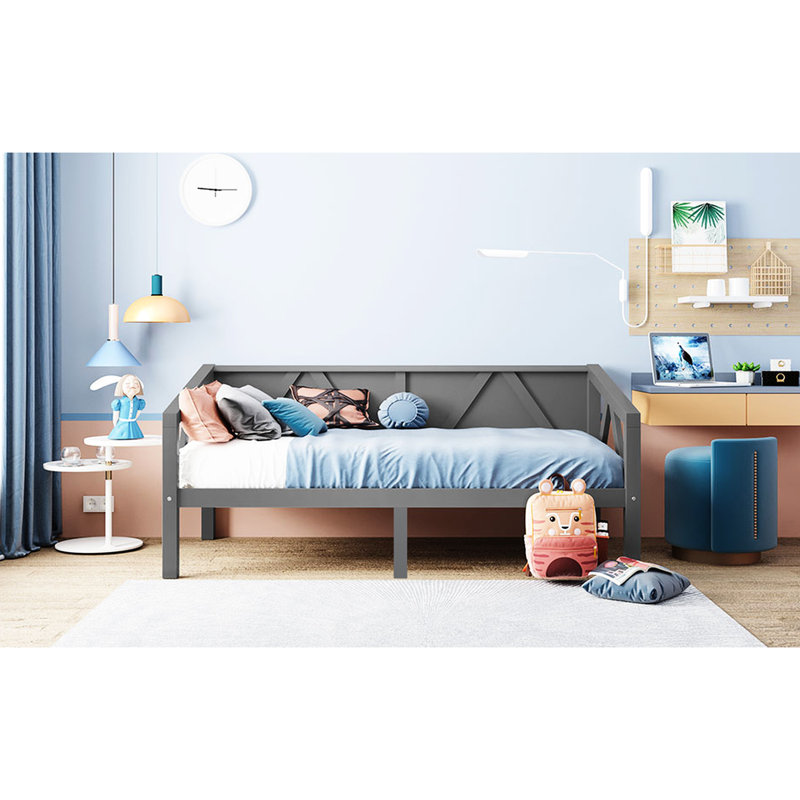Lit de jour simple gris avec une silhouette épurée et élégante, une utilisation multifonctionnelle, une structure à support triangulaire et de l'espace sous le lit. L 79,5 po x l 42,3 po x L 34,7 po. Assemblage requis. Élégance intemporelle moderne.