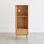 Armoire de rangement en chêne massif pour le salon - table de rangement d'armoire de coin autoportante avec porte en verre rétro, 2 tablettes, 1 tiroir et poignée en laiton pour le meuble télé d'entrée