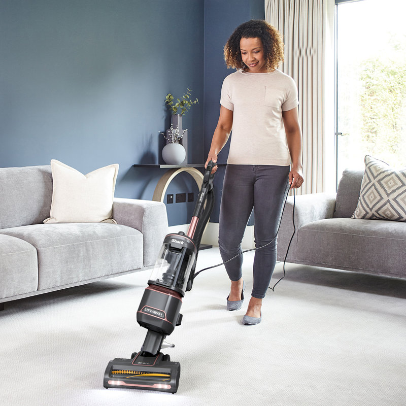 Shark Anti Hair Wrap Upright Vacuum Cleaner with Lift Away, Pet Model NZ690UKT