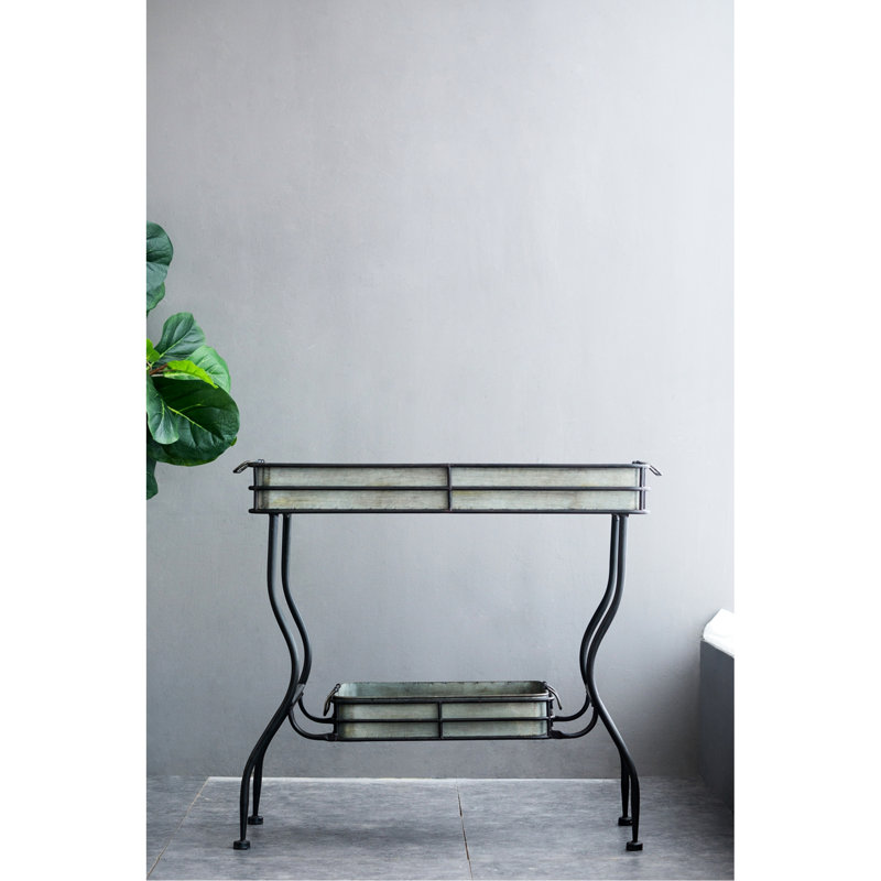 Table d'appoint en fer galvanisé 32 x 15 x 31 po pour coffres de jardin et usage sur terrasse, deux plateaux avec poignées, 8,3 kg, assemblage requis, comme élément décoratif, plateaux spacieux.