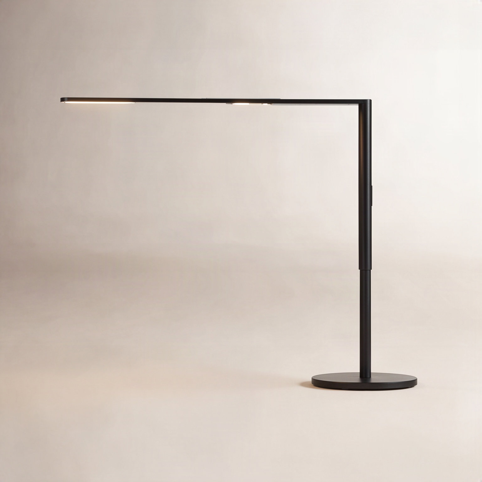 Lady7 Desk Lamp, Metallic Black