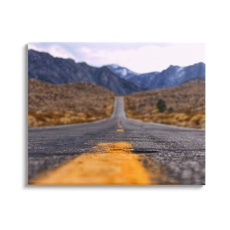 «Country Rust View Country Highway Road Distant Peaks» par Jeff Poe - Photographie de cadre flottant sur toile, Toile tendue