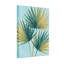 Plantes et fleurs, feuilles de palmier tropicales sur fond bleu-965090984