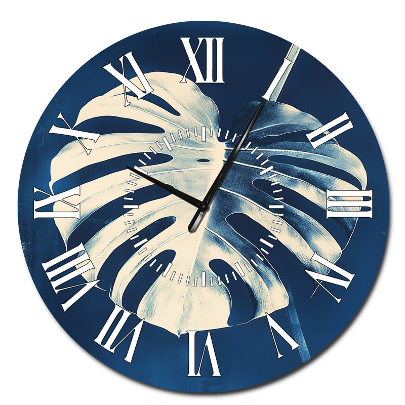 Horloge murale ronde en métal Monstera en bleu prussien, Surdimensionné