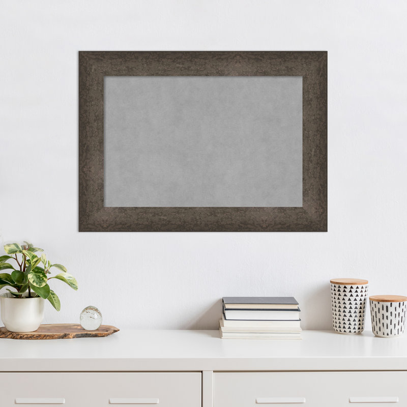 Tableau magnétique encadré bronze tacheté clair, H 21 po x l 29 po