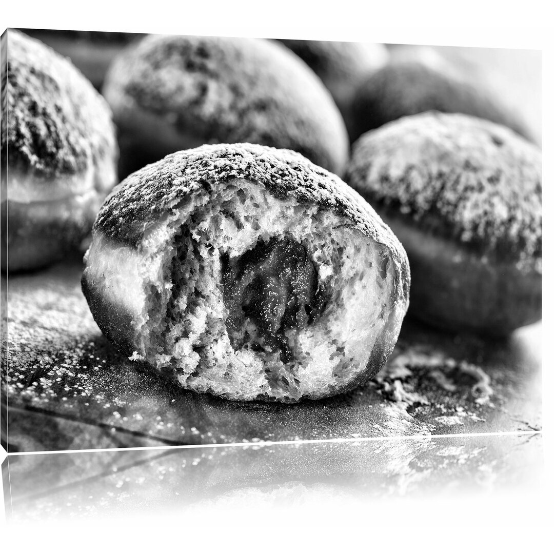 Leinwandbild Lecker gefüllte Krapfen in Monochrom