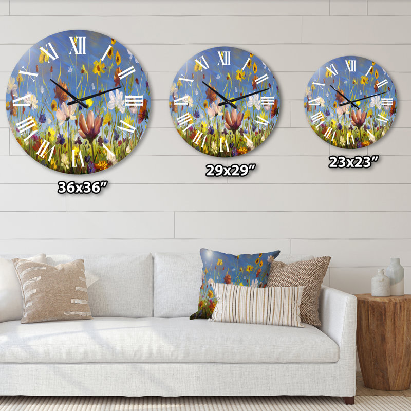 Marguerites et fleurs sauvages dans un jardin d'été II - horloge murale traditionnelle, Surdimensionné