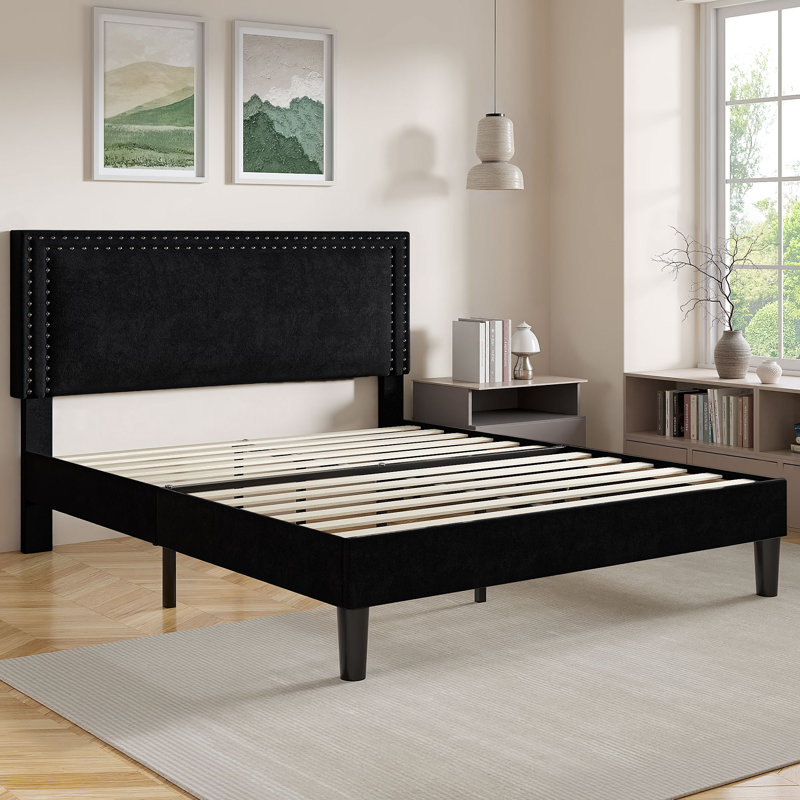 Grand lit plateforme tapissier en velours noir avec tête de lit réglable, cadre de lit moderne avec lattes de bois, aucun sommier requis