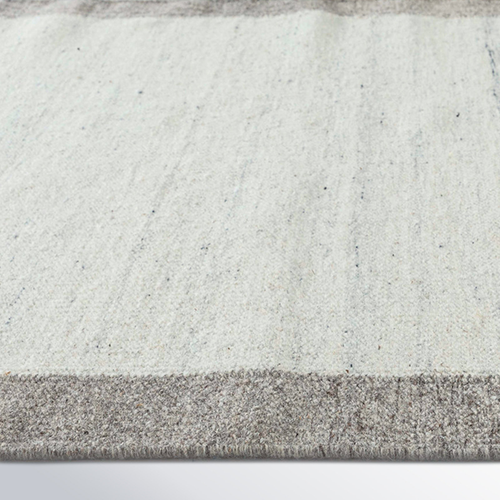 Kaylee Gray Ivory Hand-Tufted Wool Rug, Rectangle 9' x 12'