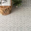 Tapis ivoire / bleu en laine / viscose / coton touffeté à la main Deveraux-588045166