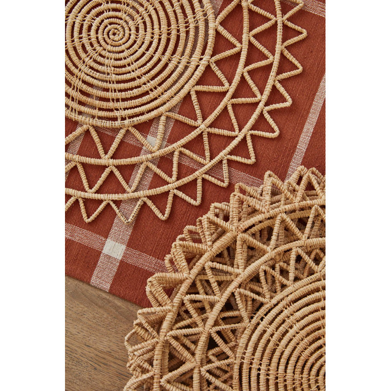 Zenia Table Topper