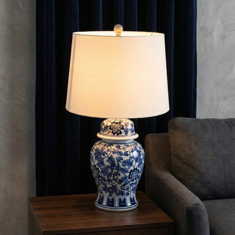 Lampe de table élégante en céramique Charlton Home®, version florale, bleu classique et blanc, idéale pour toute pièce - Collection de lampes de table