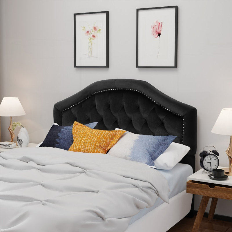 Tête de lit tapissier capitonnée pour lit grand et bois massif Pieds en métal durables, hauteur réglable et garniture cloutée
