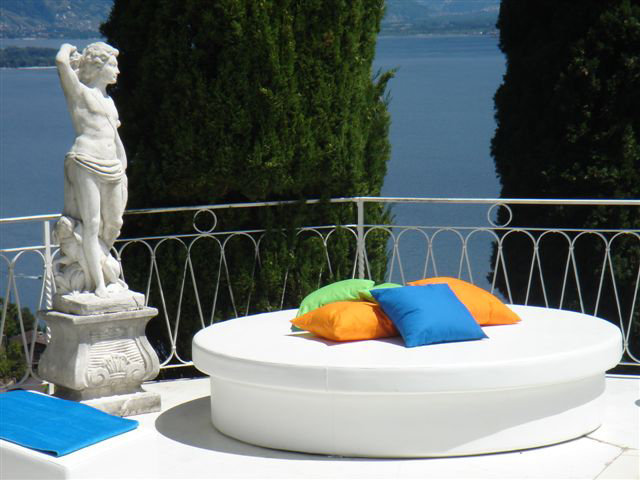 SunPad Outdoor 8 - Seat Patio Daybed, Graphite Linen