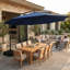 Parasol de patio décalé 10 pi avec base et sac de sable - Bleu marine-770312860