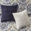 Courtepointe 6 pièces avec coussins décoratifs en bleu marine / brun clair, double / grand. Mise à jour de la courtepointe à motif cachemire 100% microfibre. Revers beige doux. 2 taies décoratives assorties, 3 coussins décoratifs. Nettoyer les taches sur les coussins réversibles, motif