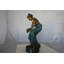 Statue en bronze Althoff Lady tenant un oiseau - Taille: L 10 po x l 9 po x H 20 po.