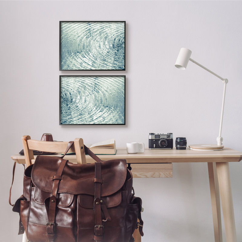 «Symmetric Ripples in Water Blue Light Reflection» par Maggie Olsen - ensemble de 2 photographies, H 14 po x l 11 po