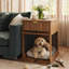 Table de bout moderne 3-en-1 en bois pour caisse de chien avec station de charge intégrée et porte en verre trempé dissimulée