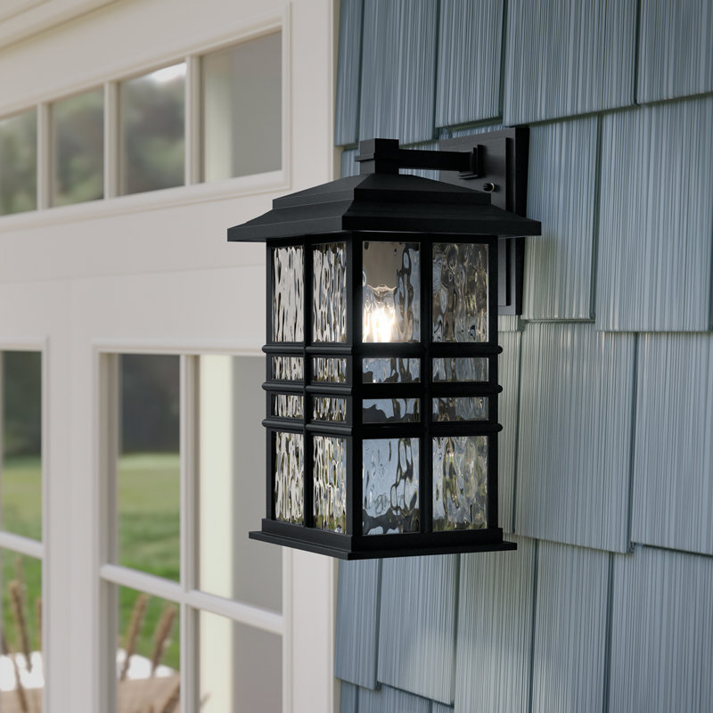 Applique murale extérieure Beacon Square EPMM texturée noire de 44,5 cm (17,5 pouces) à lumière avec abat-jour en verre martelé transparent