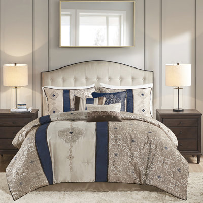 Comforter  With  2 Matching Pillows Shams