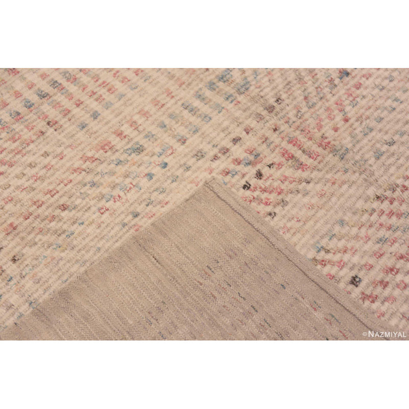 Tapis nomade unique à motif géométrique de couleur rustique et crème clair de taille moderne One-of-a-Kind