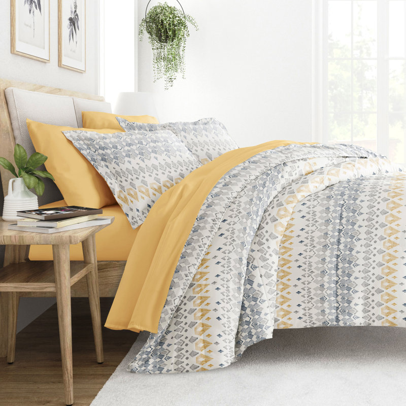 7-Piece Bedding Bundle - Pattern Comforter and Sheet Set, California King Comforter + 1 Additional Piece, Gray Geometric