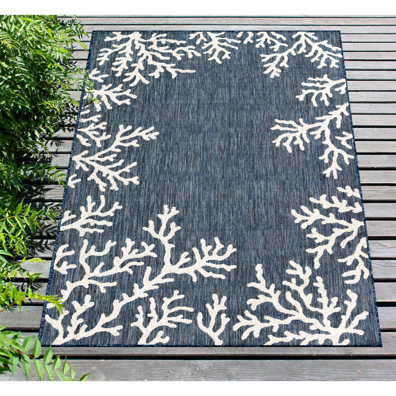 Tapis bleu marine intérieur / extérieur Mance, Rectangle 7 pi 10 po x 9 pi 10 po