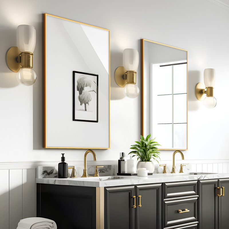 Miroir d'appoint mural moderne et contemporain Beshore, Or, 47 po x 22 po