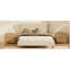 Lit plateforme tapissier moderne en velours beige avec tête de lit à oreilles et pieds en bois de noyer, sans sommier tapissier, très grand
